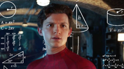Peter Parker看起来很困惑，试图在Marvel和Sony的蜘蛛侠中找出事情：远离家园